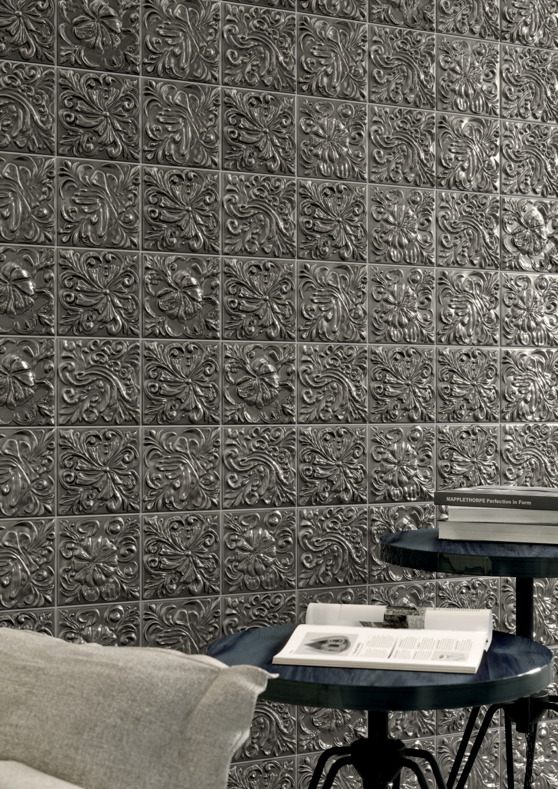Diesel Living with Iris Ceramica_ Acid Majolica SIlver_Amb