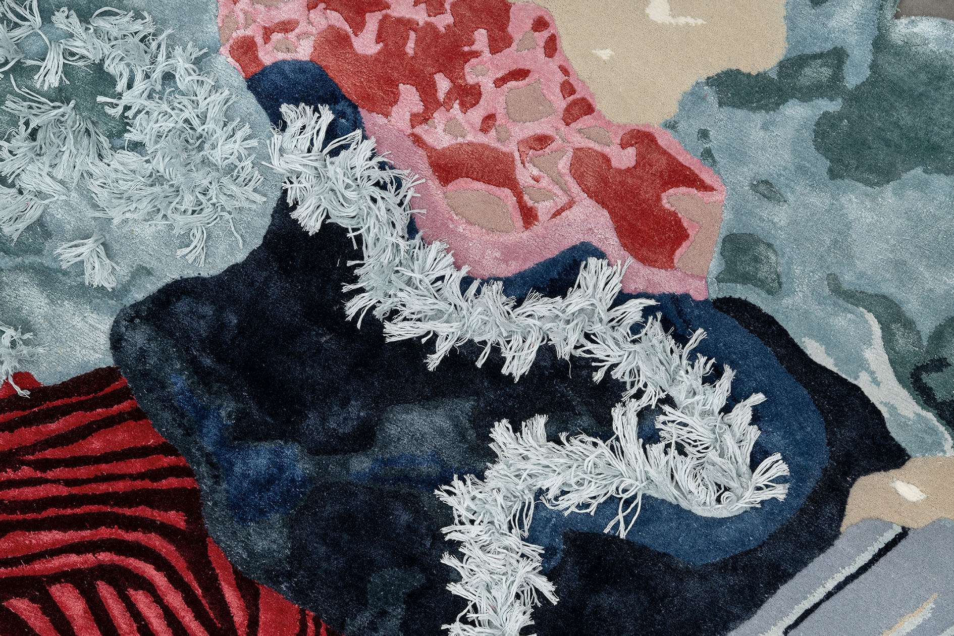 Illulian-CV-Mineralia-Closeup-01